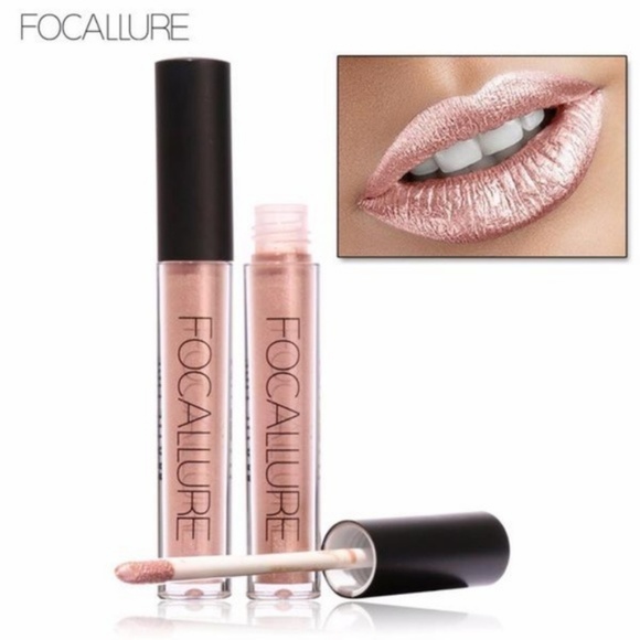 TREND ALERT! Rose Gold Metallic Lipgloss - Picture 3 of 4